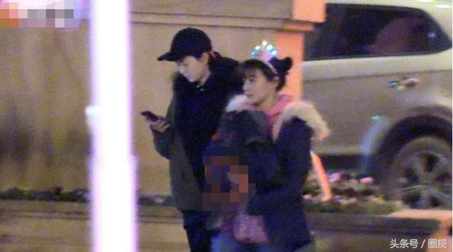 袁姗姗生日刘烨作陪喝到懵, 一路想牵手被无情拒绝，太尴尬