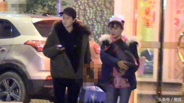 袁姗姗生日刘烨作陪喝到懵, 一路想牵手被无情拒绝，太尴尬