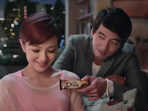 德芙巧克力的5位代言人，她竟是技术合成的，却比赵丽颖还经典！