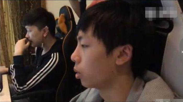 看SMLZ的直播还真赚到了,键位设置与众不同,起凡玩家无疑