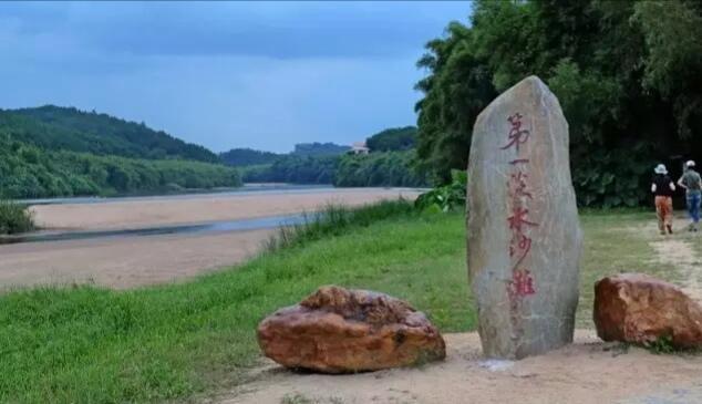 石表山位于广西藤县象棋镇道家村,总面积约15.8平方公里