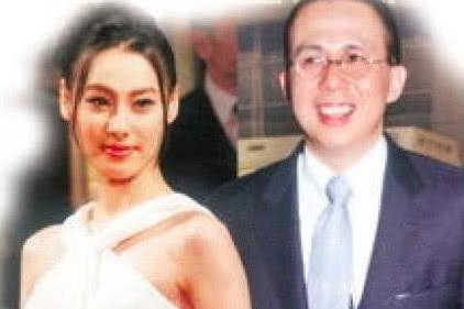 跟李泽楷分手获5亿分手费，带子独自生活。梁洛施与富商新欢曝光