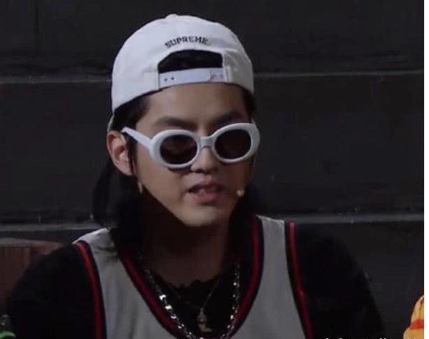 快三十岁的吴亦凡在胖的道路上一去不回，网友：整容后遗症真吓人