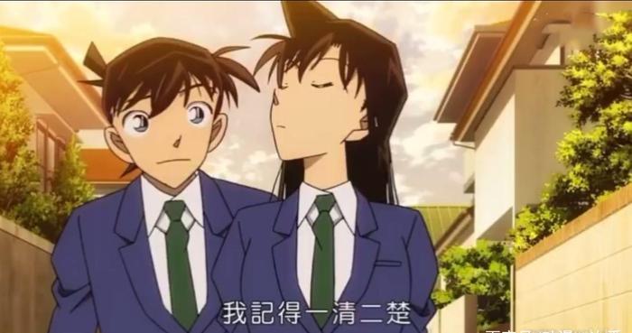 工藤新一爸妈沦落为“电灯泡”，新一和小兰却毫无察觉！