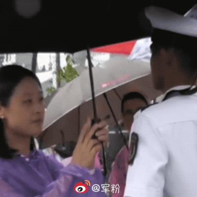 兵哥哥这组照片感动无数人！这就是我喜欢他们的理由！