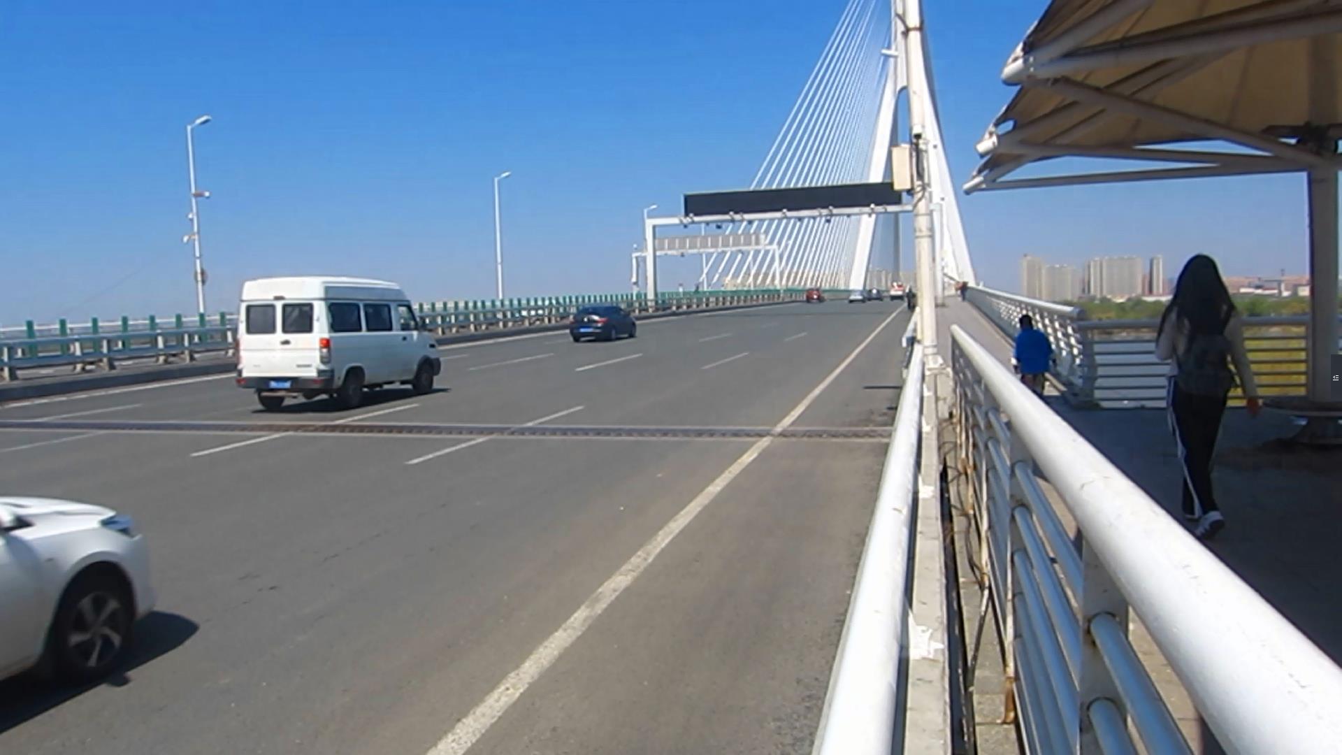 哈尔滨跨越松花江最壮观的一座大桥——松浦大桥