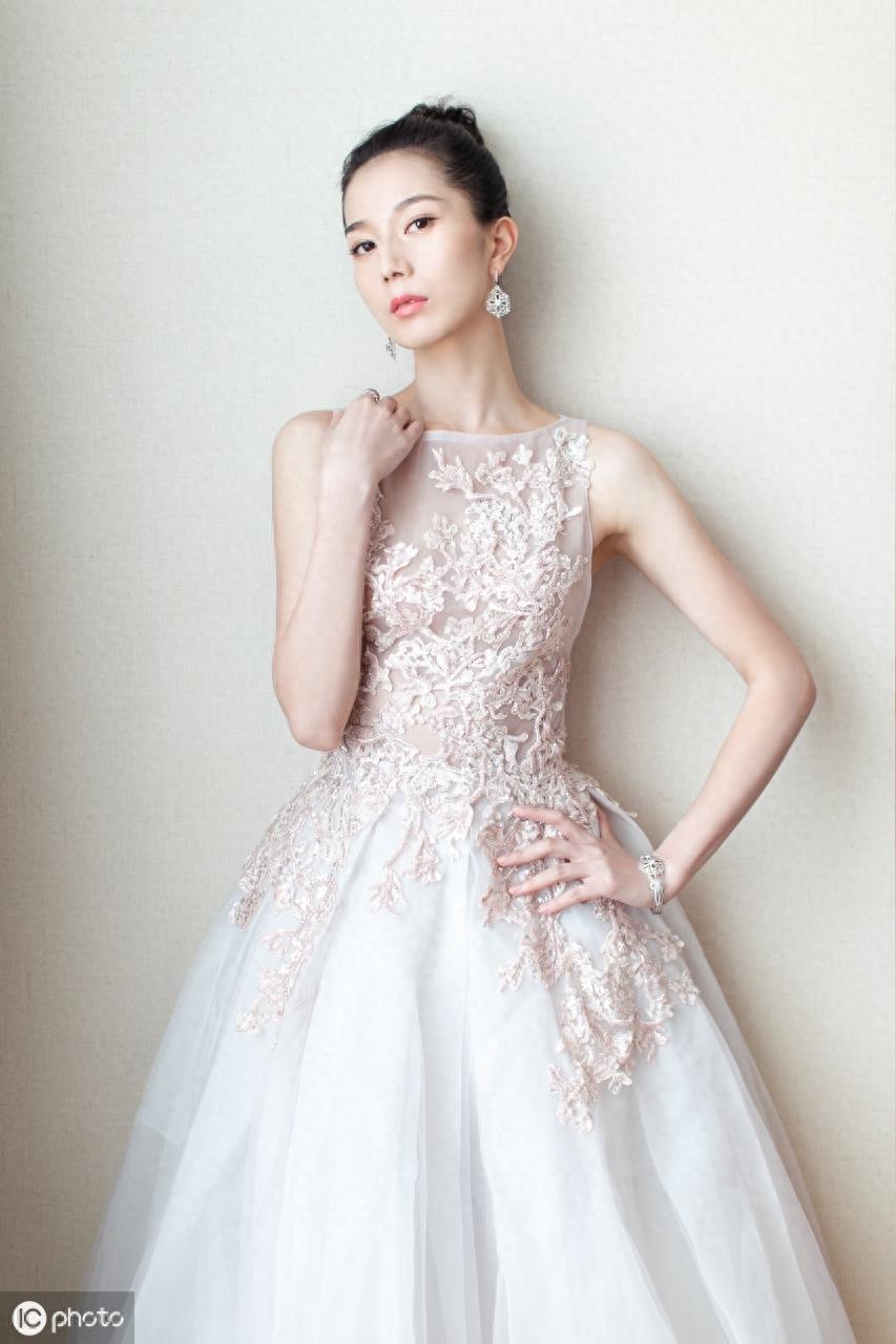 彭杨唯美写真，温婉可人，令无数人心动