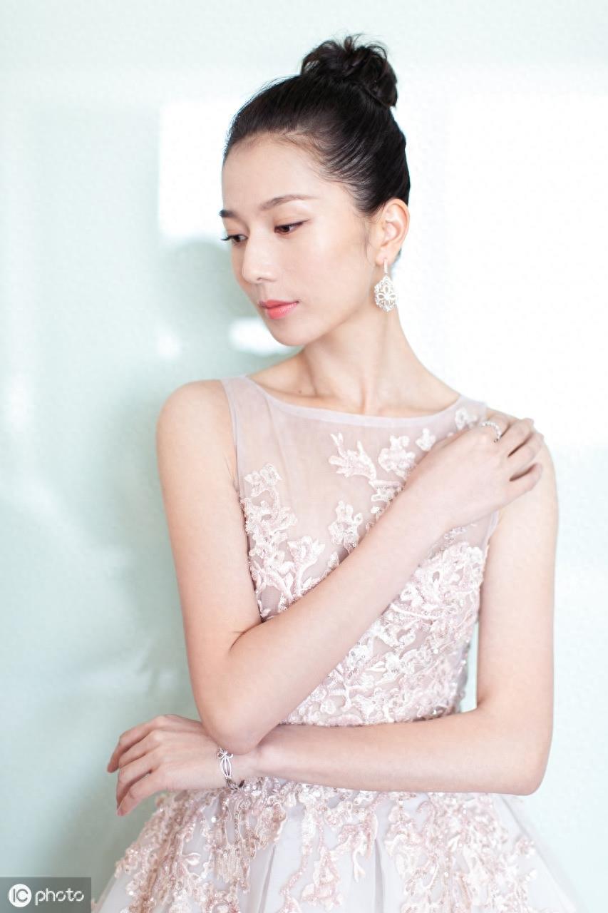 彭杨唯美写真，温婉可人，令无数人心动