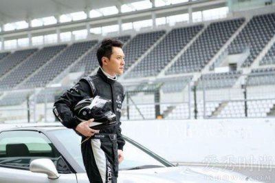 ​演员冯绍峰的家庭背景揭秘 冯绍峰的个人资料介绍