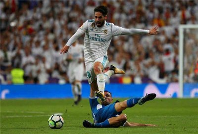 ​皇马天才球场失意，他的女友却被骂惨了，看似丢锅实则是咎由自取