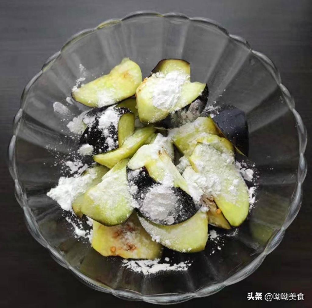 酸甜可口的糖醋茄子来啦,油锅一炸,外酥里嫩,孩子的最爱