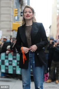 ​《海王》女主艾梅柏·希尔德 像个小女人 但还是那么霸道