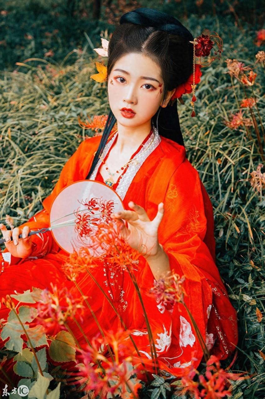 古风美女彼岸花主题大片