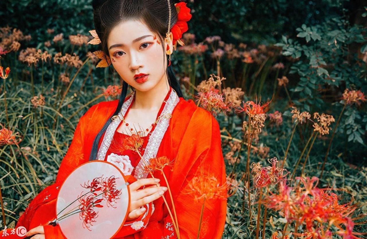 古风美女彼岸花主题大片