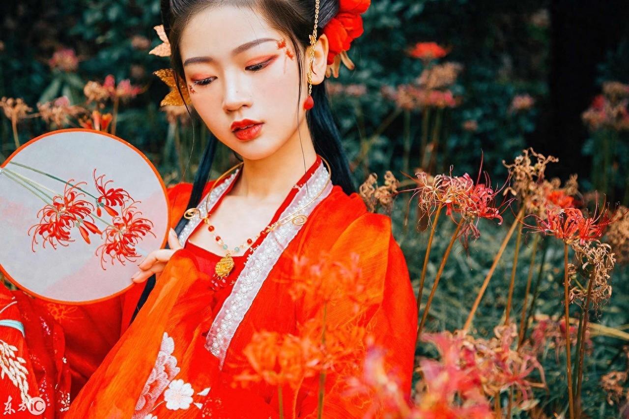 古风美女彼岸花主题大片