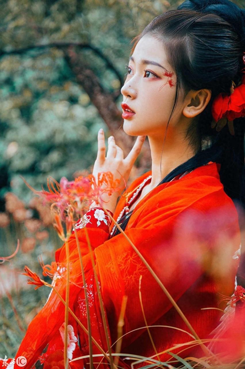 古风美女彼岸花主题大片