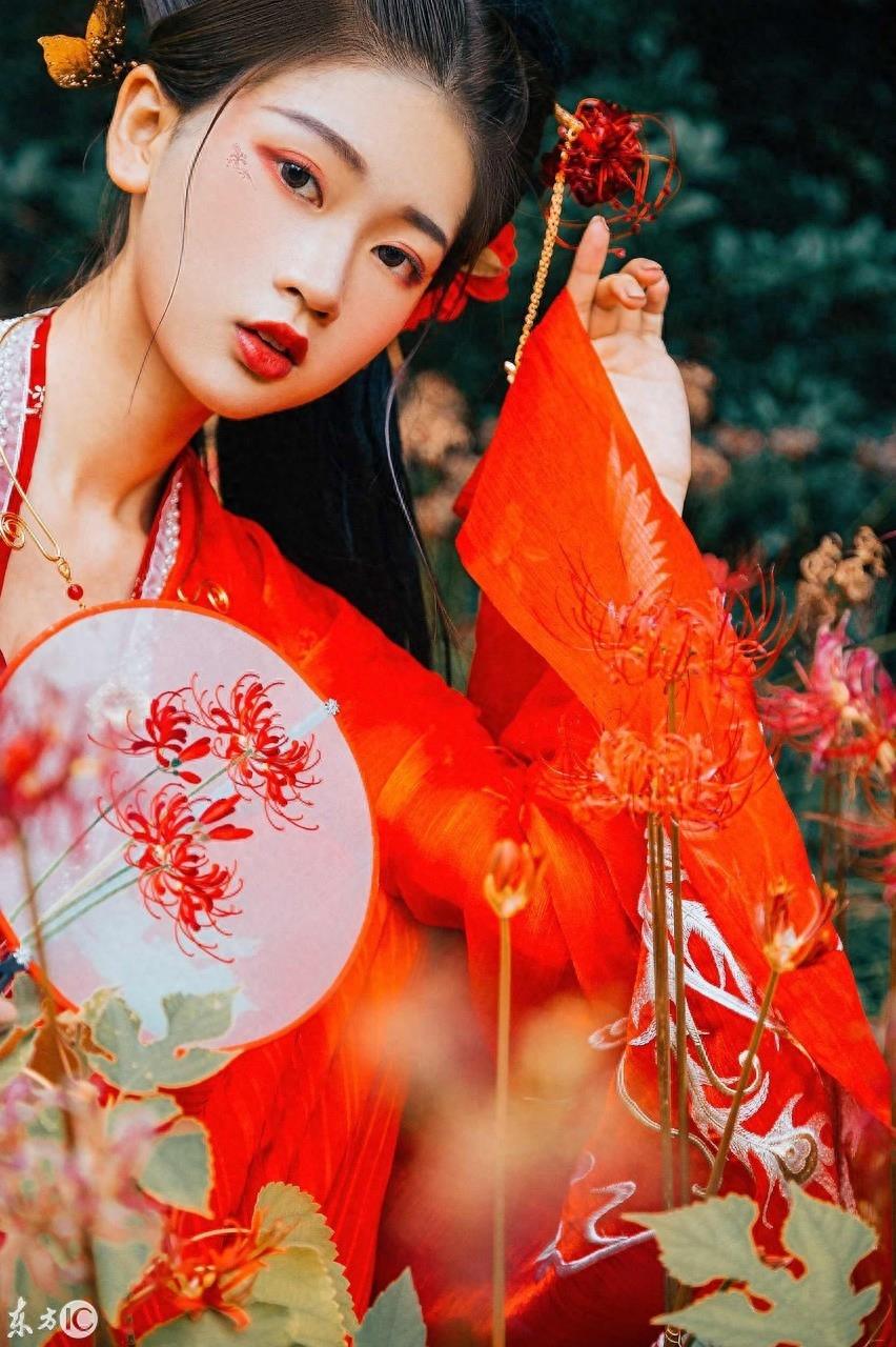 古风美女彼岸花主题大片