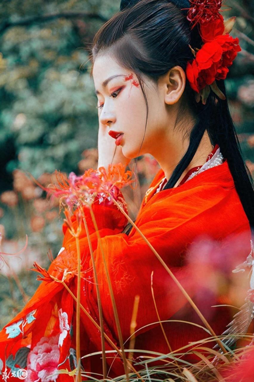 古风美女彼岸花主题大片