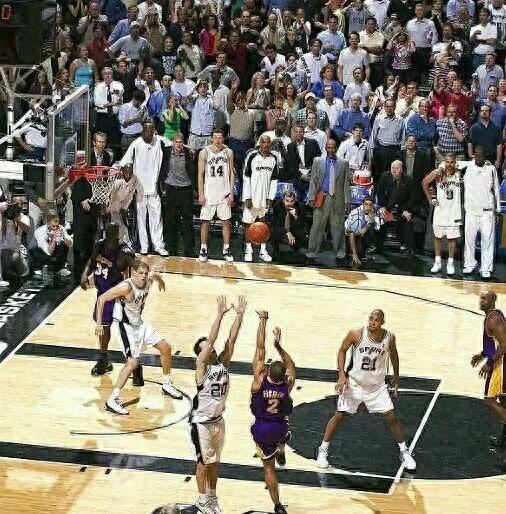 回顾:NBA史上30大最经典的绝杀瞬间,科比三度上榜,乔丹最完美