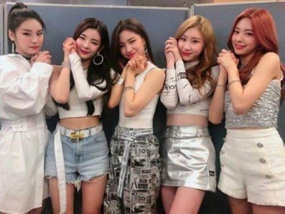 ​韩国itzy回归，成员申柳真抖肩舞太精彩