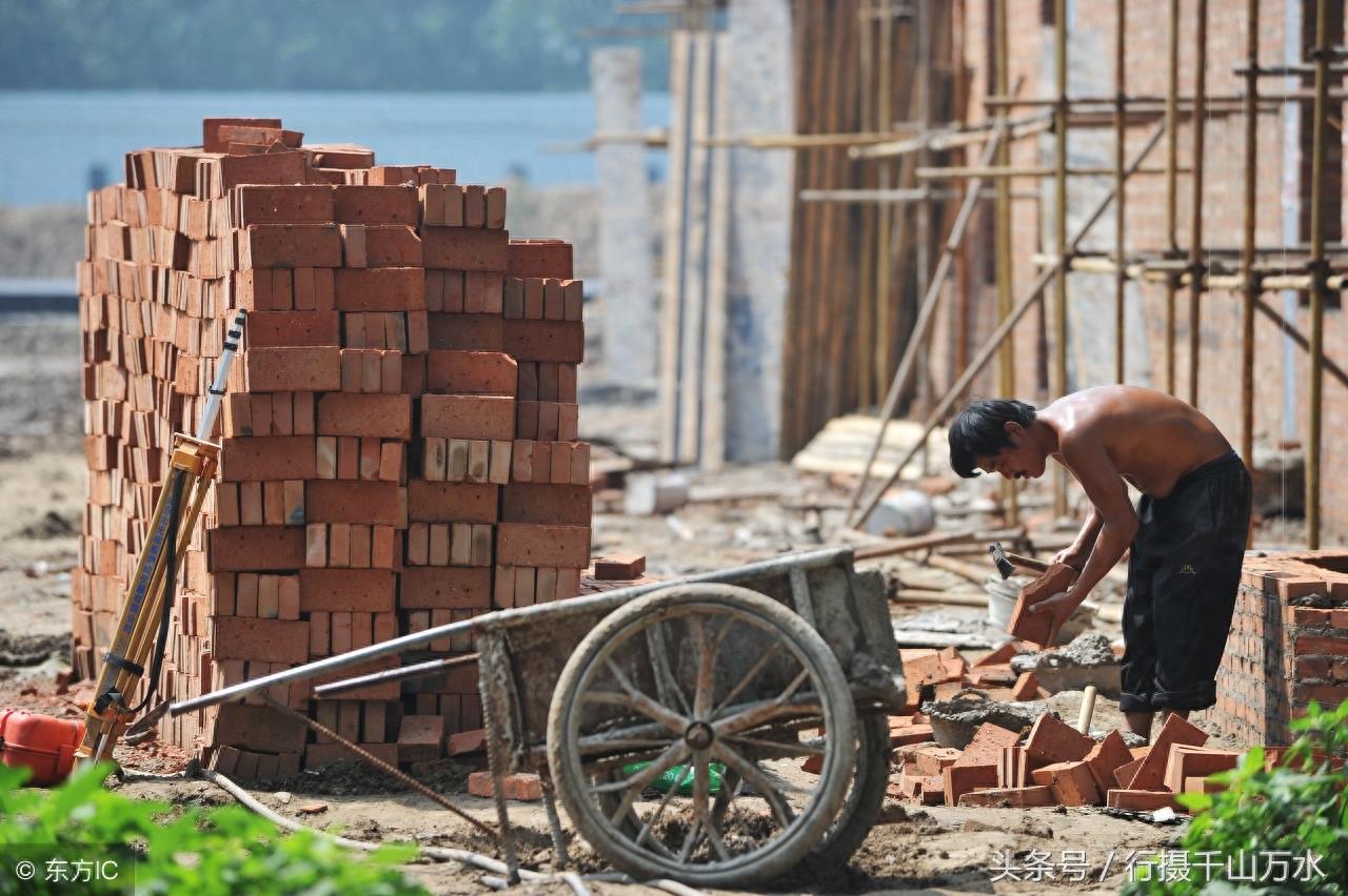 生活不易！农民工艰辛劳作的10张照片，汗流浃背让人心疼