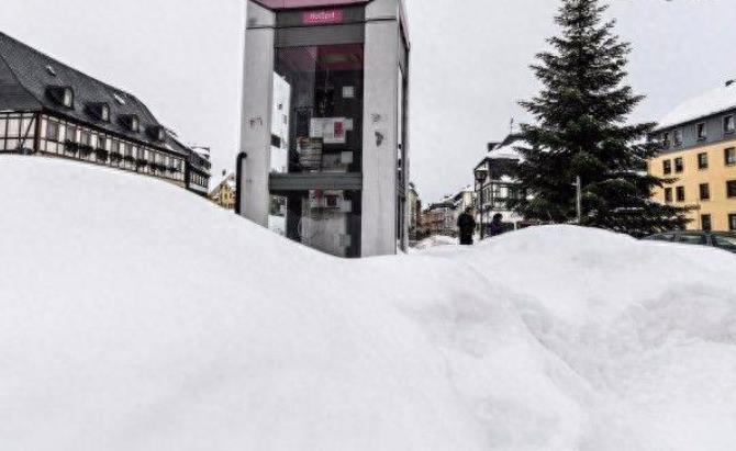 百年难见极端气候!暴雪肆虐欧洲10天已21死,多国交通大乱!