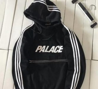 ​palace卫衣多少钱 一般两千元人民币一件