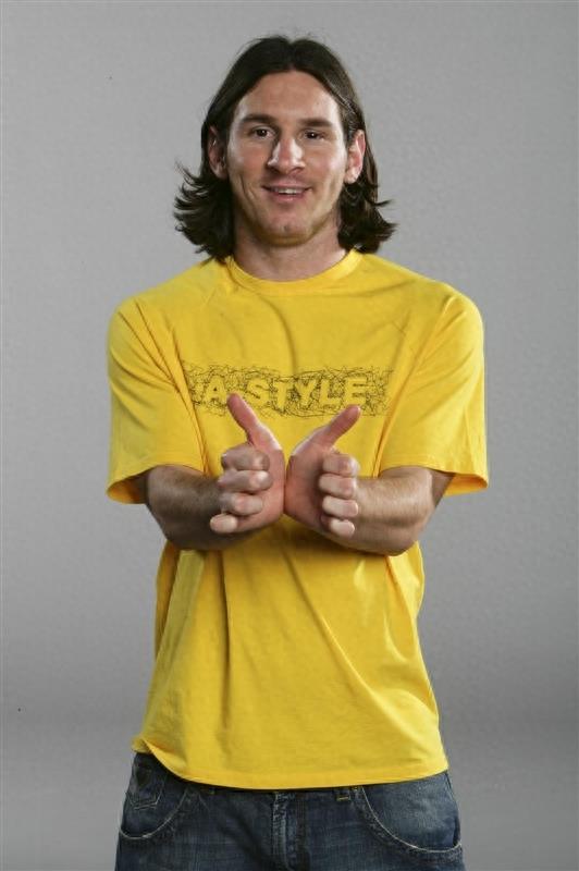 19岁的梅西！帅气天才男孩