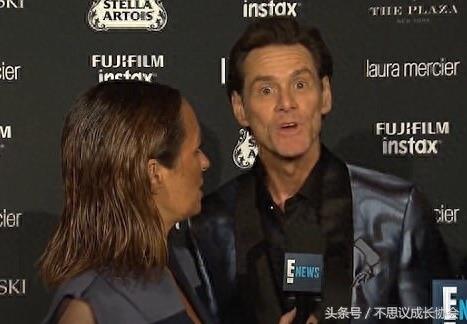 55岁的喜剧天王金凯瑞如今身形消瘦,面容已露老态