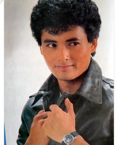 帅得掉渣  周润发年轻时的帅照