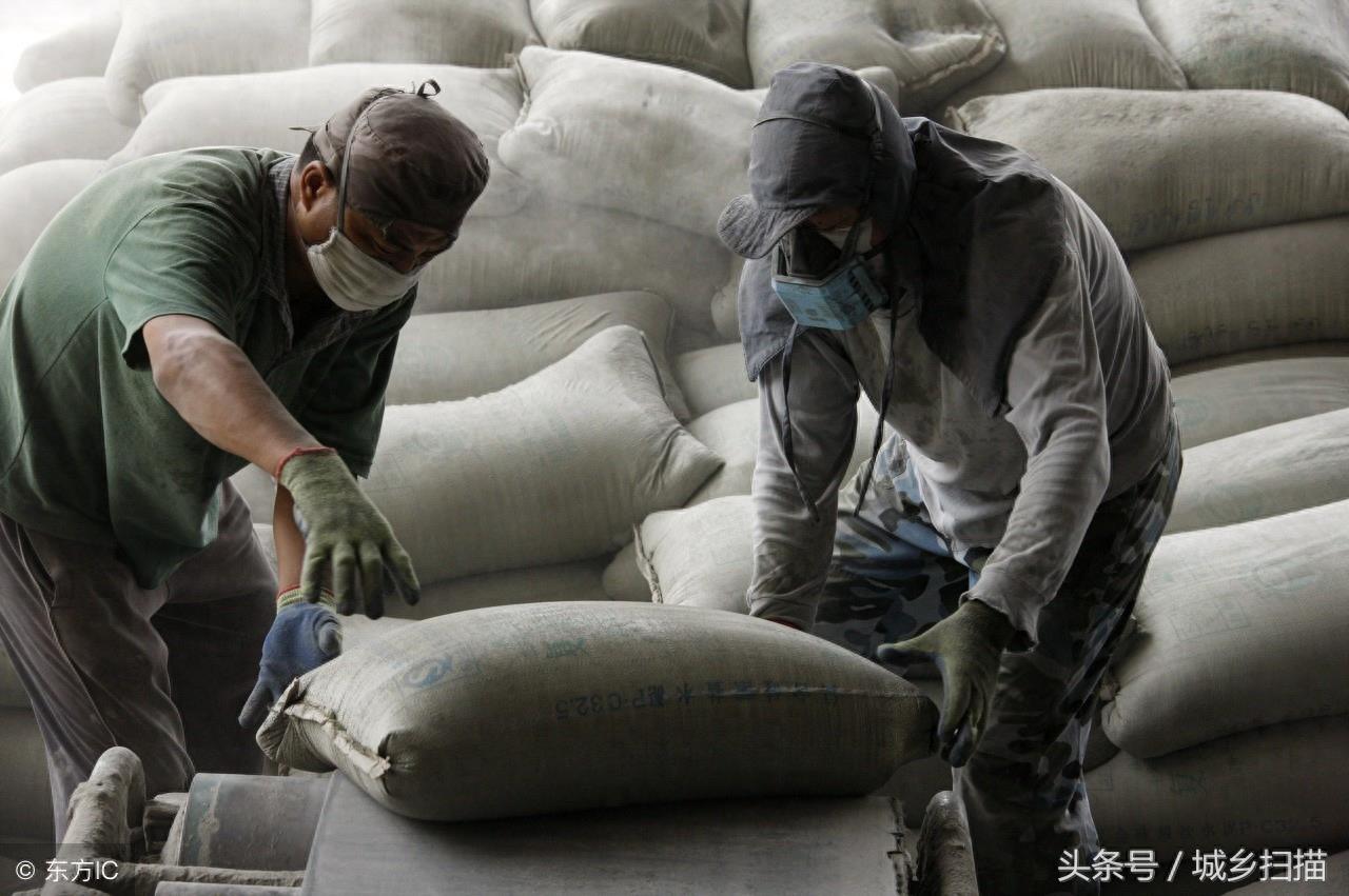 赚钱有多辛苦?给你看5张装卸工劳作图,你就心中有数了