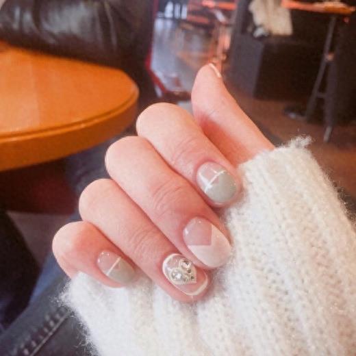 带钻美甲款式 带你华丽度秋冬
