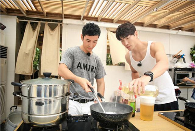 《中餐厅》第三季官宣,新嘉宾阵容让人期待,他的加盟让节目变味