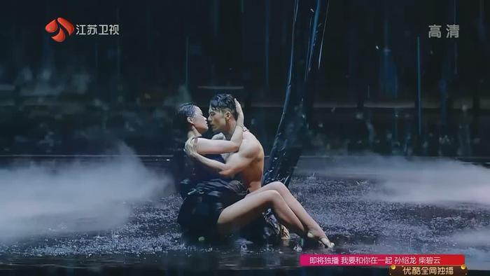 《百变达人》收官之战 “两只特殊的千纸鹤”让全场泪目起立致敬