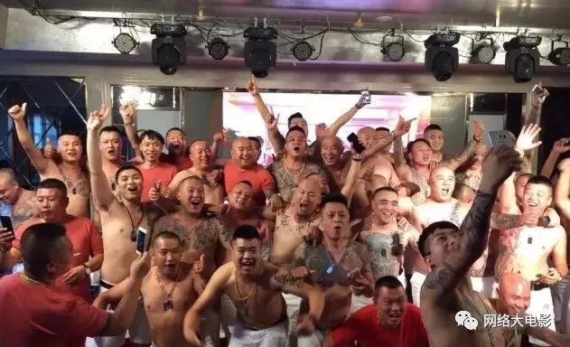 《僵尸新郎》出品人涉黑被抓，主演群演多为“手下马仔”