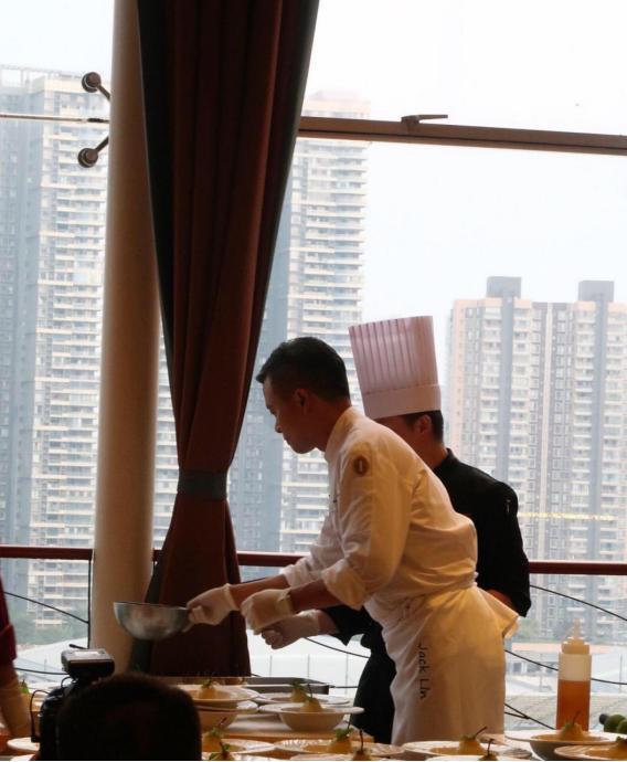 《中餐厅》黄晓明终于惹怒林大厨!他愤而离席!后来真的被开除了