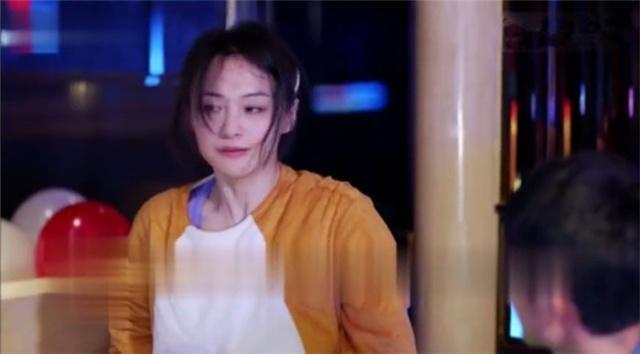 《青春斗》关山劈腿，向真果断分手并转卖公司，她的帽子成亮点