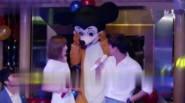 《青春斗》关山劈腿，向真果断分手并转卖公司，她的帽子成亮点