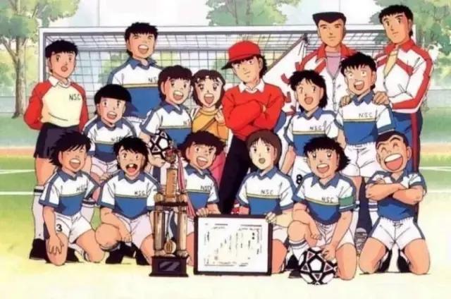 动漫角色竟然也拍毕业照?这些经典照片值得珍藏!