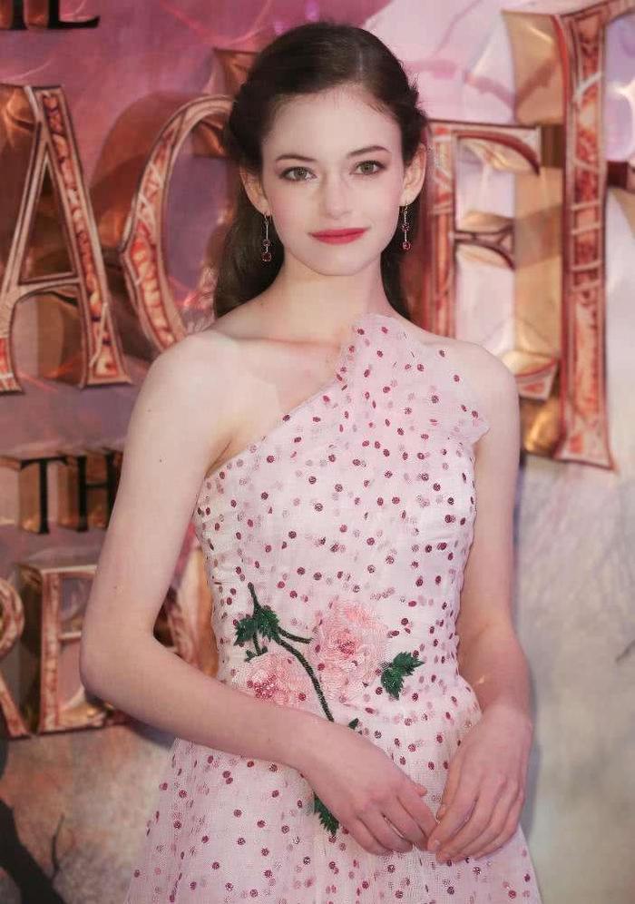 《暮光之城》主演现状:女主出柜,男主长残,最令人惊艳的竟是她