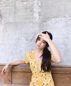 ​38岁的宋慧乔仿佛冻龄了，皮肤白皙水润似少女，气质温婉大方