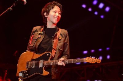 ​王菲女儿窦靖童晒“黑照”！潮流女神变回土气女孩，完美自黑！