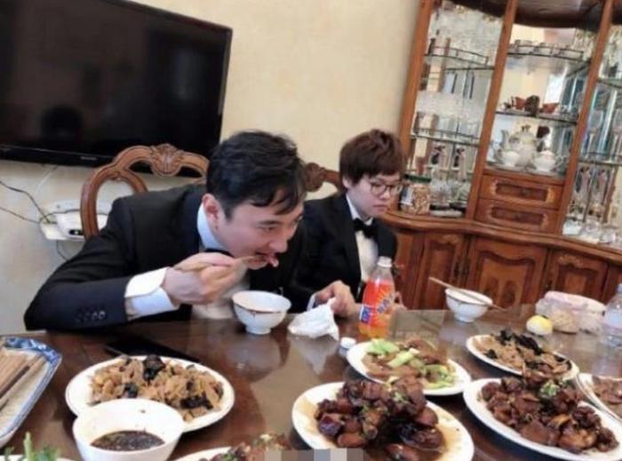 王思聪盛装出席主播婚礼,彩礼竟送劳斯莱斯!网友惊呼:我酸了