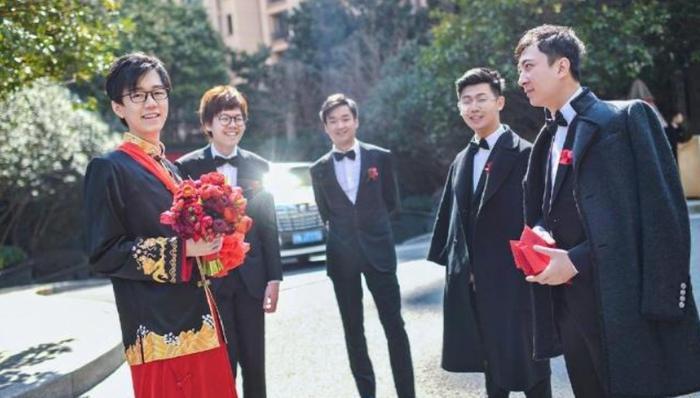 王思聪盛装出席主播婚礼,彩礼竟送劳斯莱斯!网友惊呼:我酸了
