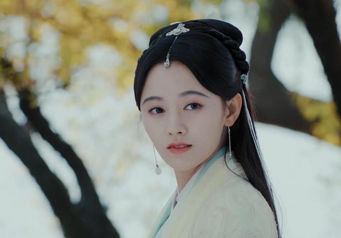 鞠婧祎回应四千年美女,自称不知道自己年龄,网友直言太假