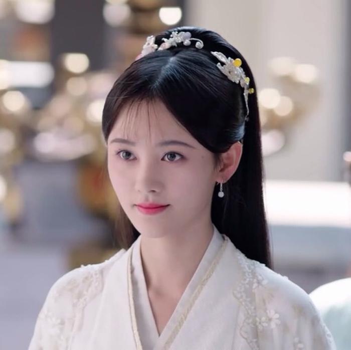 鞠婧祎回应四千年美女,自称不知道自己年龄,网友直言太假