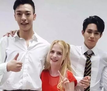 ​娱乐圈的绅士手：卜凡圈粉，王俊凯暖心，我就服张艺兴