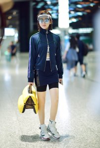 ​景甜现身上海机场