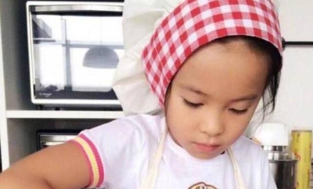 王珂发刘涛和女儿的照片为陈翔庆生,网友:花式秀恩爱,心疼陈翔