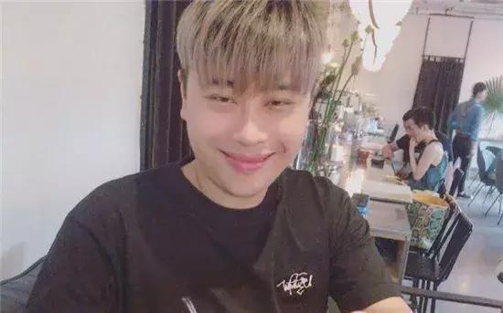 斗鱼解放大官人宣布退出直播，与五五开共进退，暗示即将回归？